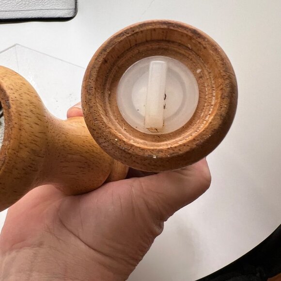 Mr. dudley Vintage Wooden Salt Pepper Grinder Shaker - Picture 6 of 7